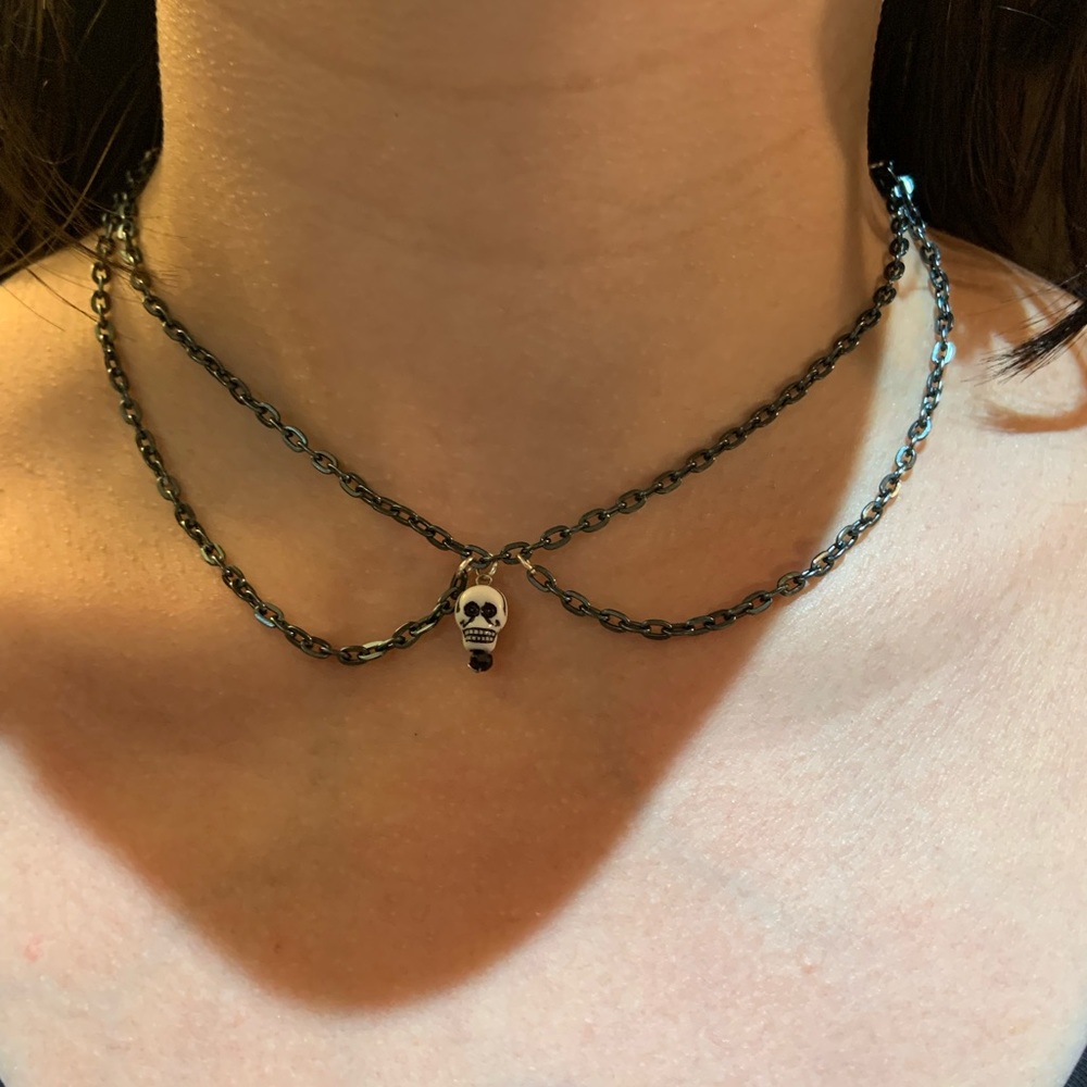Collar style chain skull necklace